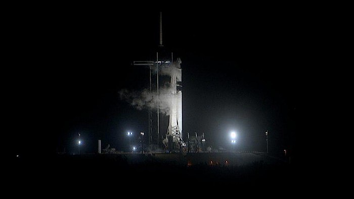 SpaceX-Falcon-9-Cargo-Dragon-Before-Liftoff.jpg