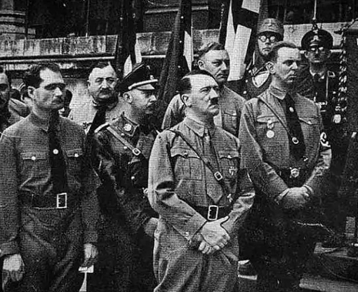 希特勒为何清洗冲锋队：一场权力与忠诚的考验 - 1