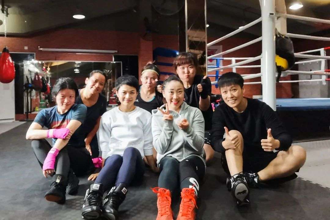 探访上海第一家女子拳击馆：全是性感姐姐，男性免入 - 19