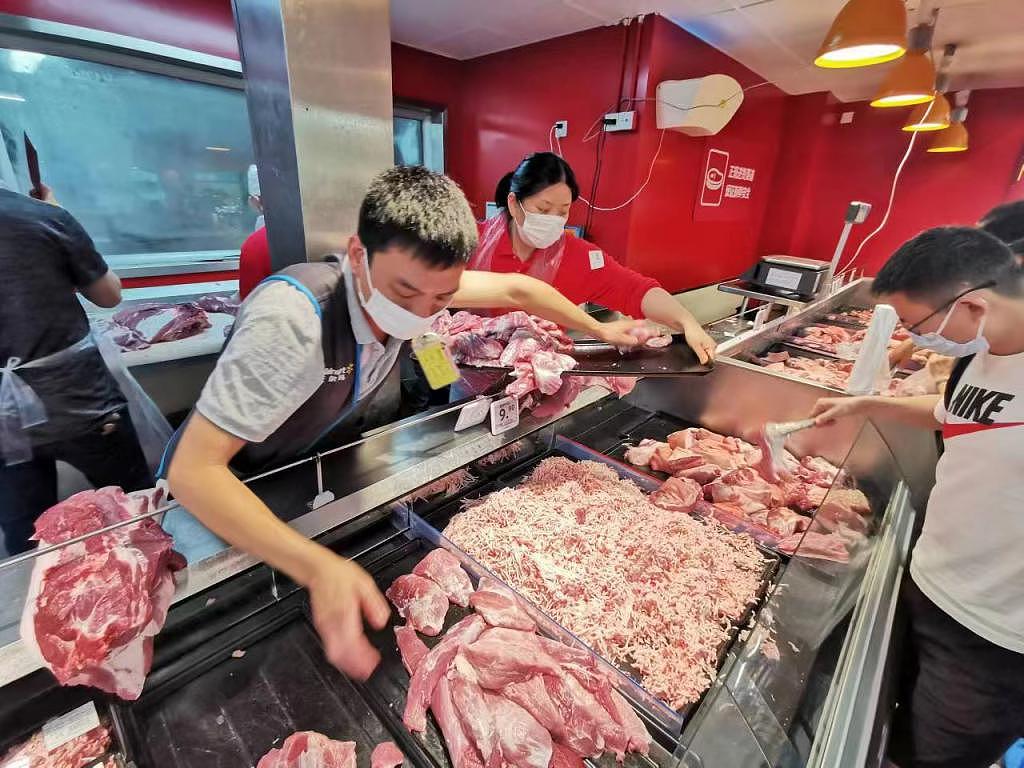 记者探店：广州肉菜供应比平常更足，街坊淡定表示“不用囤货” - 1