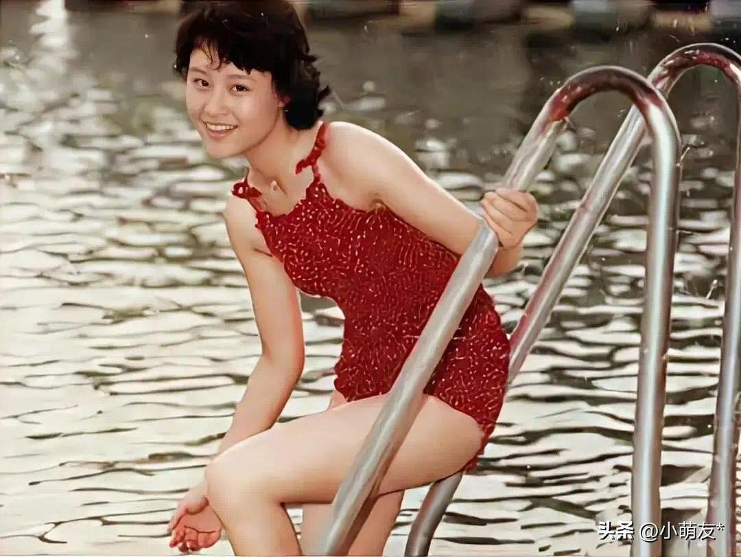 90年代内地女星泳装照，一个比一个的时尚，一个比一个的大胆 - 11