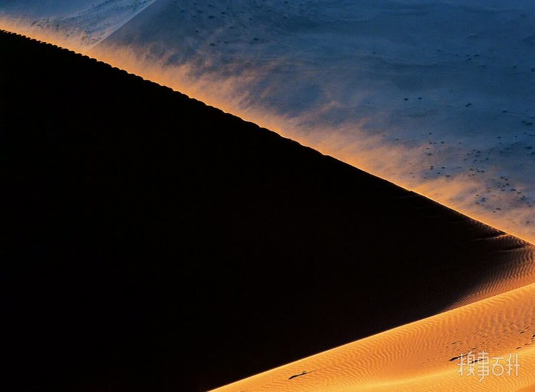 巴丹吉林沙漠，扬起的