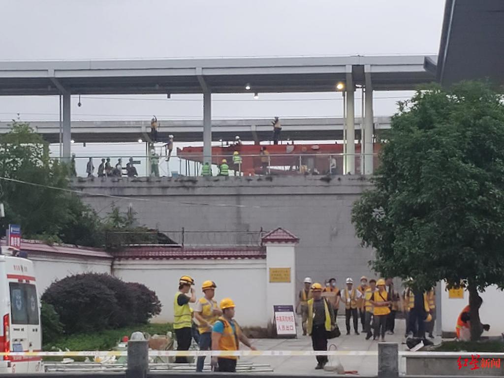 贵广线榕江站线路已抢通恢复正常运营，有人送花悼念司机杨勇：他是我们的保护神 - 2