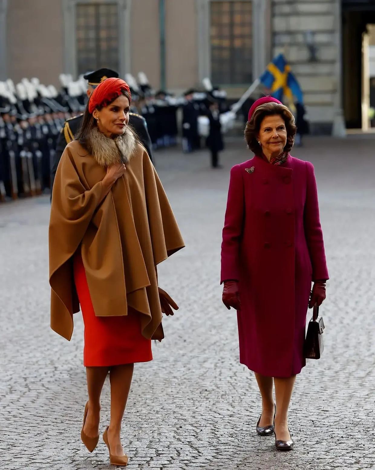 英国王妃VS西班牙王后，王室“新年红”造型，到底谁最迷人？ - 8