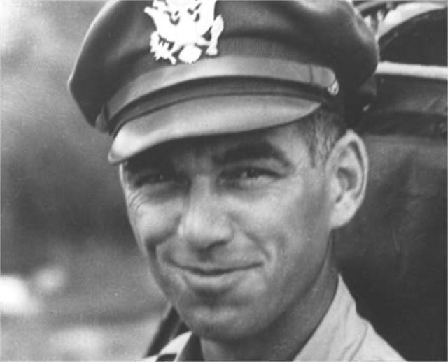 二战的“招摇”爱情：飞行员将恋人照片贴在机身，击落了40架敌机 - 2