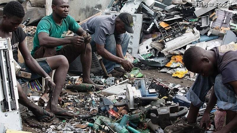 每年21万吨电子垃圾：养活4万人，却让他们活不过25岁 - 10