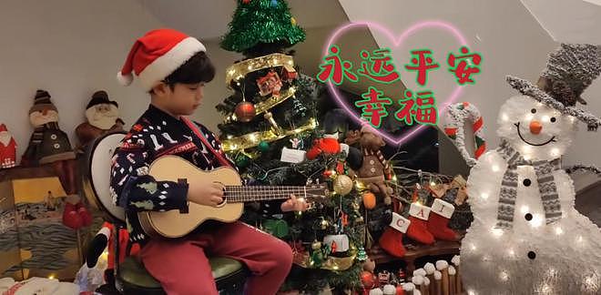 蔡国庆陪儿子过圣诞节，蔡轩正弹吉他唱英文歌 - 3