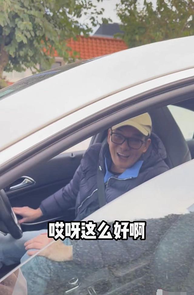 李国麟晒香港半山豪宅，院中 2 辆豪车瞩目，被曝是富三代生活优渥 - 6