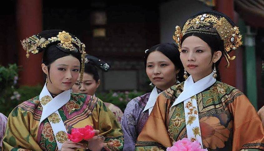 清朝嫔妃为何要佩戴白色小布条？原因众多，有一个是避免皇帝尴尬 - 4