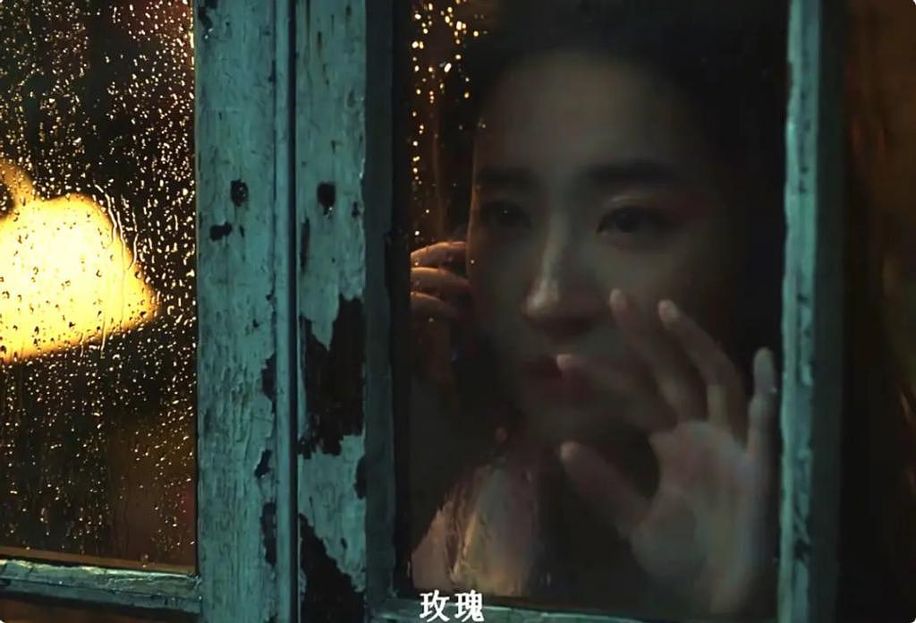 刘亦菲拍吻戏太欲了，被男演员按在墙上亲，网友：这谁顶得住 - 15