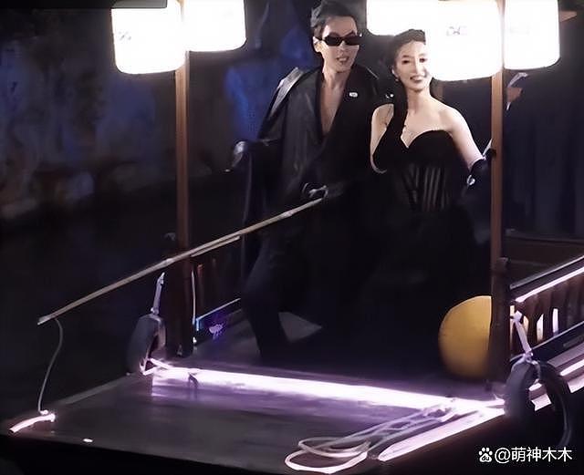 GQ 尴尬瞬间：谢娜为抢镜险翻船，毛晓彤鼻子变化大 - 30