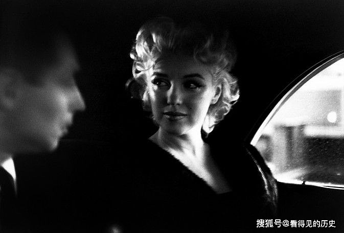 老照片 世界著名摄影师街头下的美国影星玛丽莲·梦露 - 4