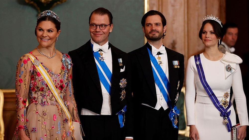西班牙王后到访瑞典，穿H&M晚礼服，快消品牌也能穿出贵气！ - 11