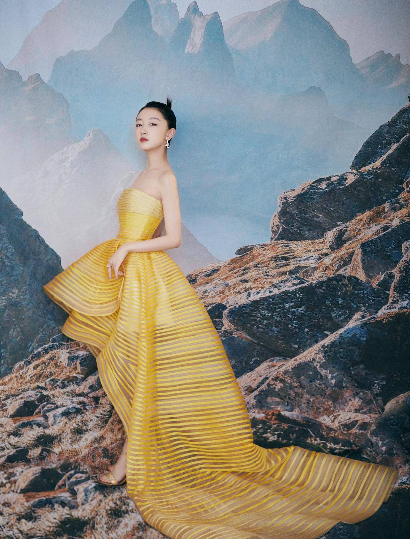 黄色纱裙亮相“清水出芙蓉，天然去雕饰”，网友称“小黄鸭”本鸭 - 2