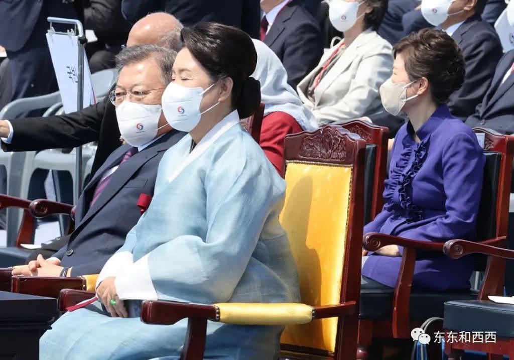 美貌夫人“眼神杀”，吓得韩国新总统不敢喝酒，她大权在握？ - 2