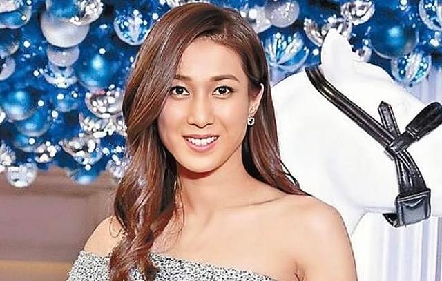 TVB 知名女星钟嘉欣三胎后惊喜复出 穿深 V 裙高歌状态佳 - 1