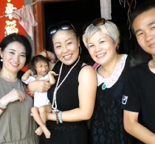 2009年，湖南女子生下2斤袖珍女婴，长相像猴子，马戏团出5万求购 - 23