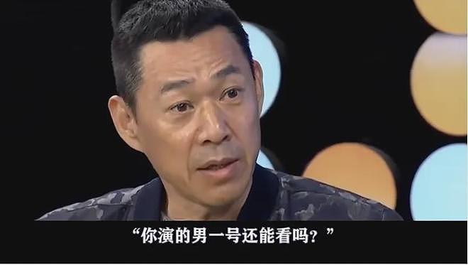 张丰毅36岁儿子张博宇罕露面，长发不扎胡子拉碴，大腹便便认不出 - 6