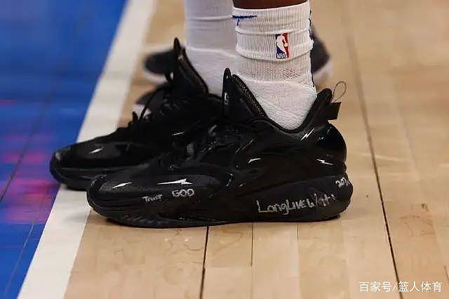 NBA球员上脚：詹姆斯穿新球鞋，KT7海王配色很酷 - 13