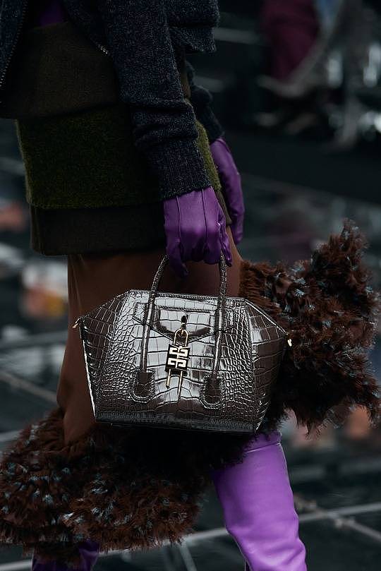 Givenchy发布2022秋冬时装秀 Kenny手袋为主要亮点？ - 17