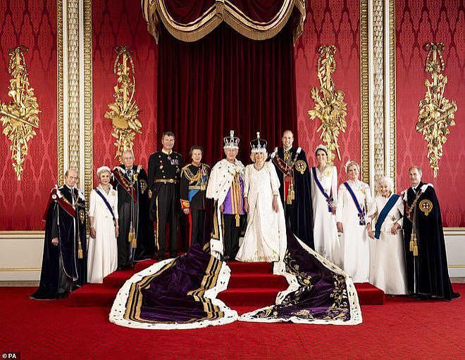 英王加冕照细节：安妮公主会被重用 凯特换裙子 - 1