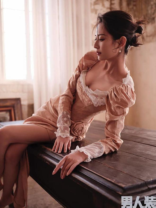 31 岁陈钰琪登《男人装》十二月封面，吊带抹胸身材曼妙，性感撩人 - 9