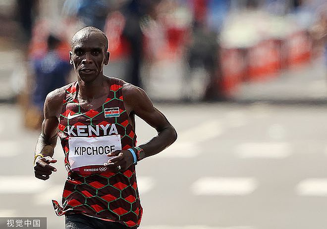 强势卫冕！肯尼亚36岁名将基普乔格男子马拉松摘金 - 1