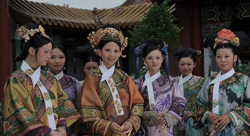 清朝嫔妃为何要佩戴白色小布条？原因众多，有一个是避免皇帝尴尬 - 3