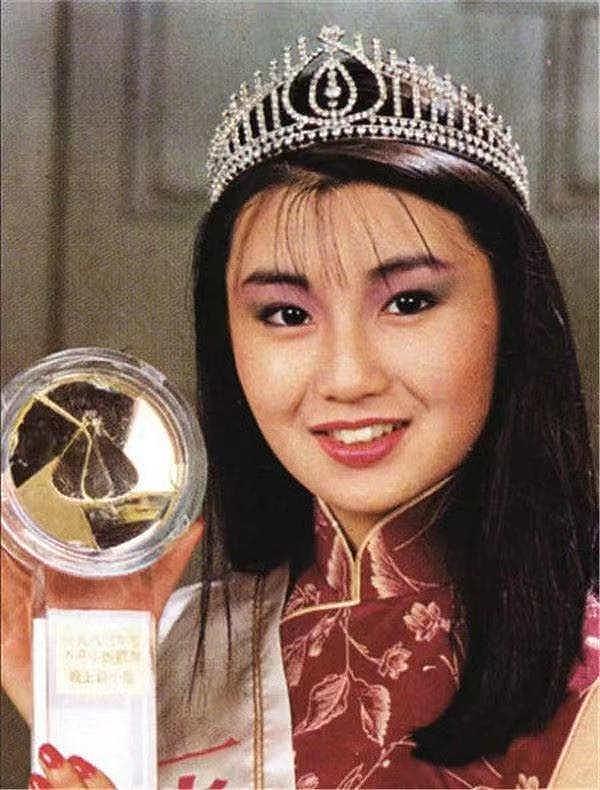 2022 年香港小姐冠军：香港“第一美男”的女儿 - 6