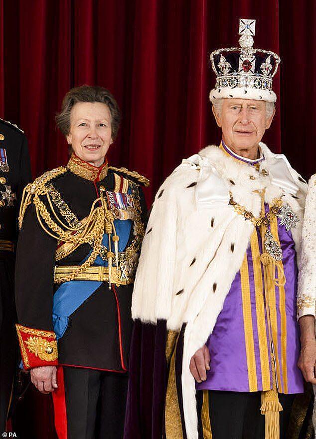 英王加冕照细节：安妮公主会被重用 凯特换裙子 - 7