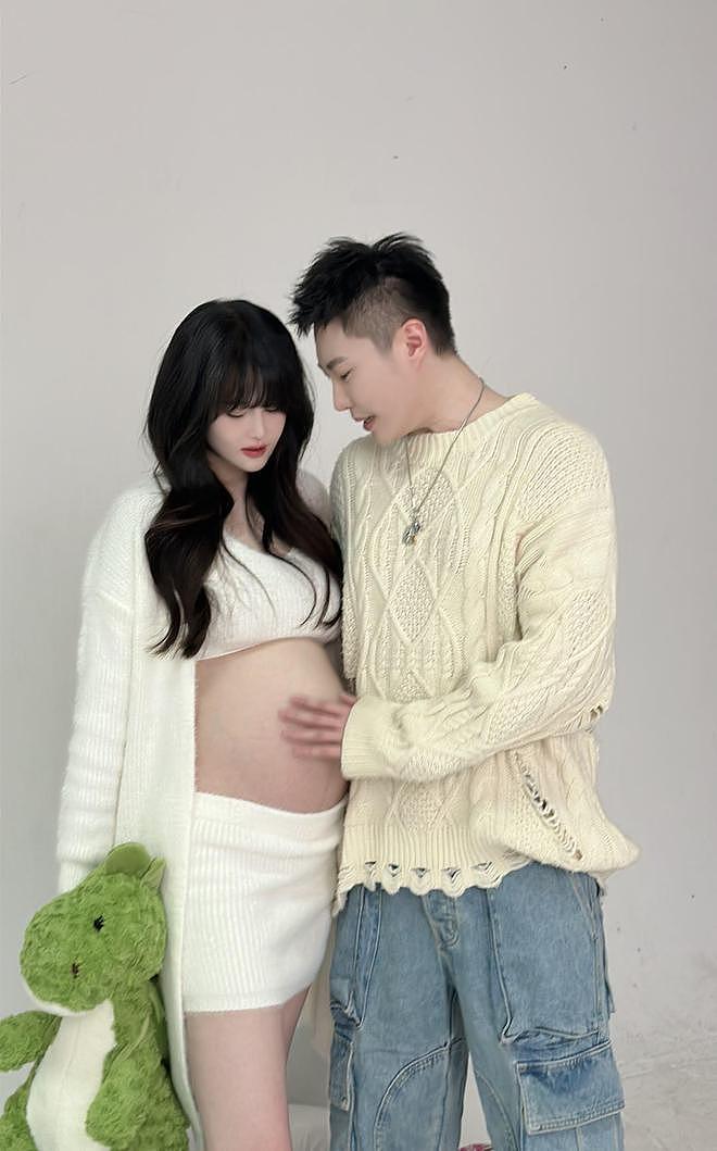 赵本山女儿挺孕肚和老公同框出镜 透露一周内产子 - 4