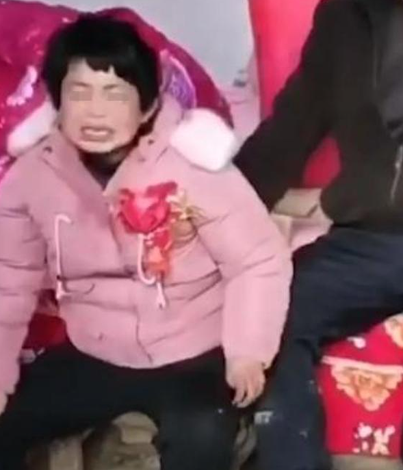 2020年，河南女孩出嫁55岁老头，母亲收彩礼1万块，如今一家幸福 - 20
