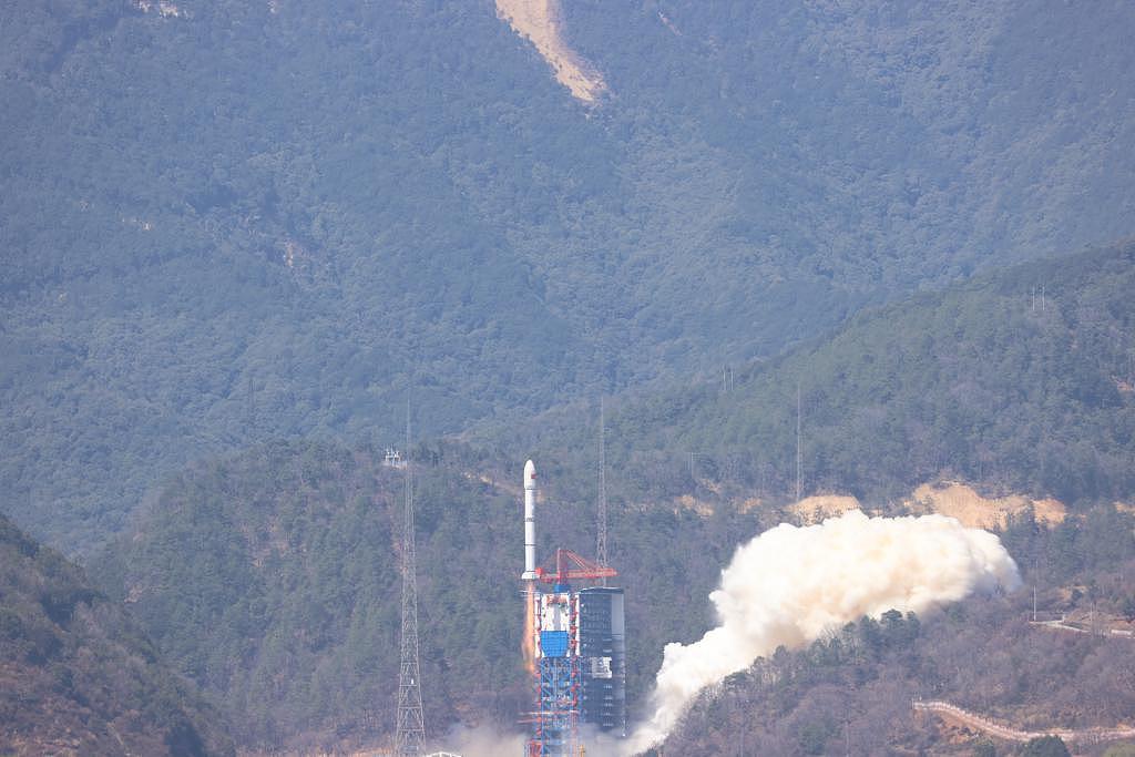 一箭七星！我国成功发射银河航天 02 批卫星 - 1