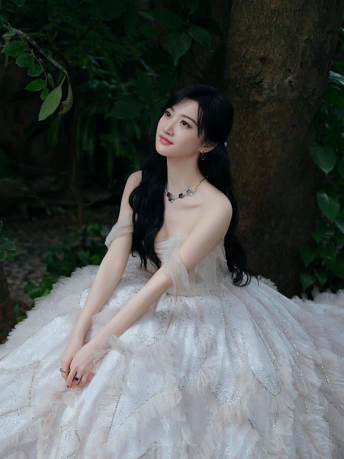 甜美公主范 景甜穿白色蓬蓬裙清新怡人 - 3