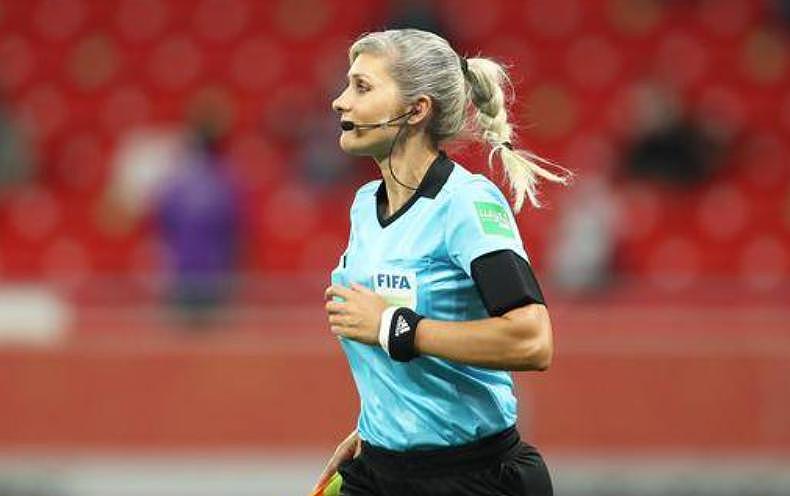 世界杯上最火辣的女人，C 罗内马尔都怕她 - 8