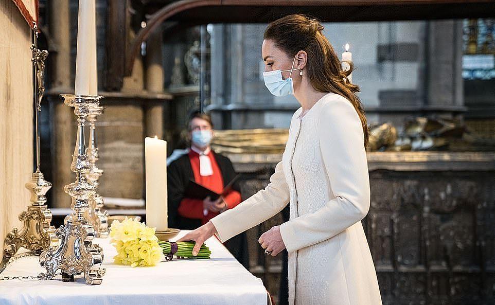 凯特公主系着装巧用珍珠打光，高级感毫不费力，庆祝嫁威廉10年 - 9