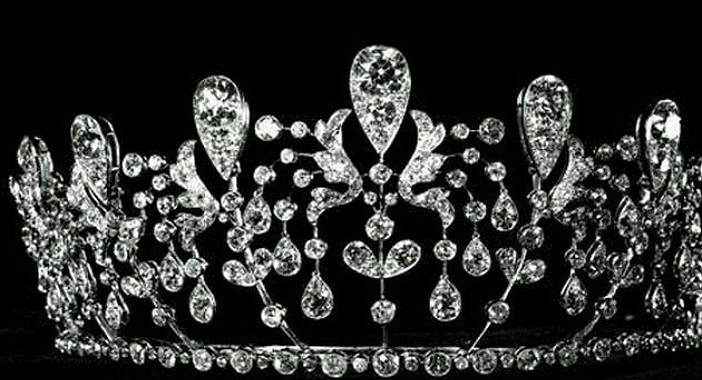 英国百万英镑的钻石王冠，竟如电影桥段一样被盗走 - 1