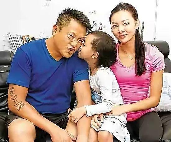 6 年无 X 生活，嫩妻当街激吻被拍，渣男终于有恶报？ - 19