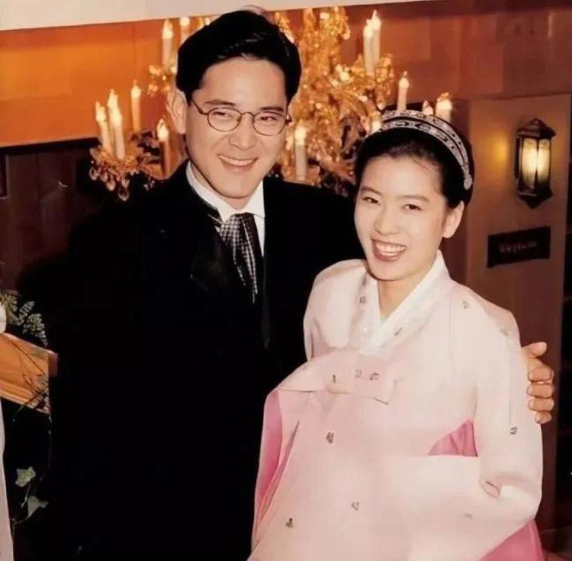 闪婚闪离、二婚分居，身家百亿的名媛也要吃爱情的苦 - 22