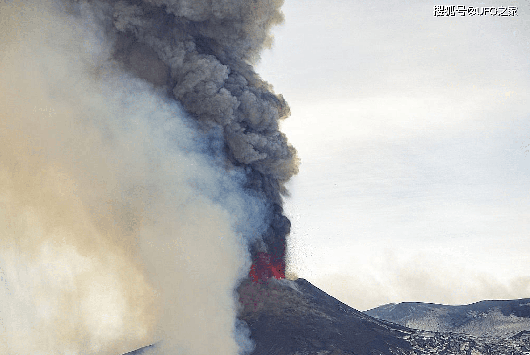 烟柱高达10千米！埃特纳火山又喷发了，2022年地球在“自救”？ - 10