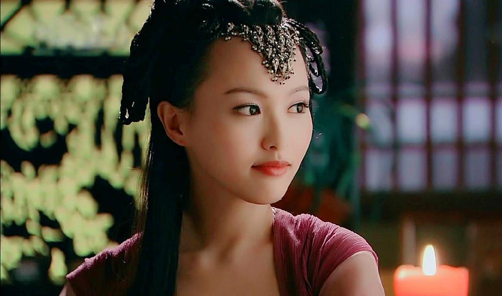古装美女的额间风情：唐嫣的紫萱令人惊艳，但最出彩还是王熙凤 - 14