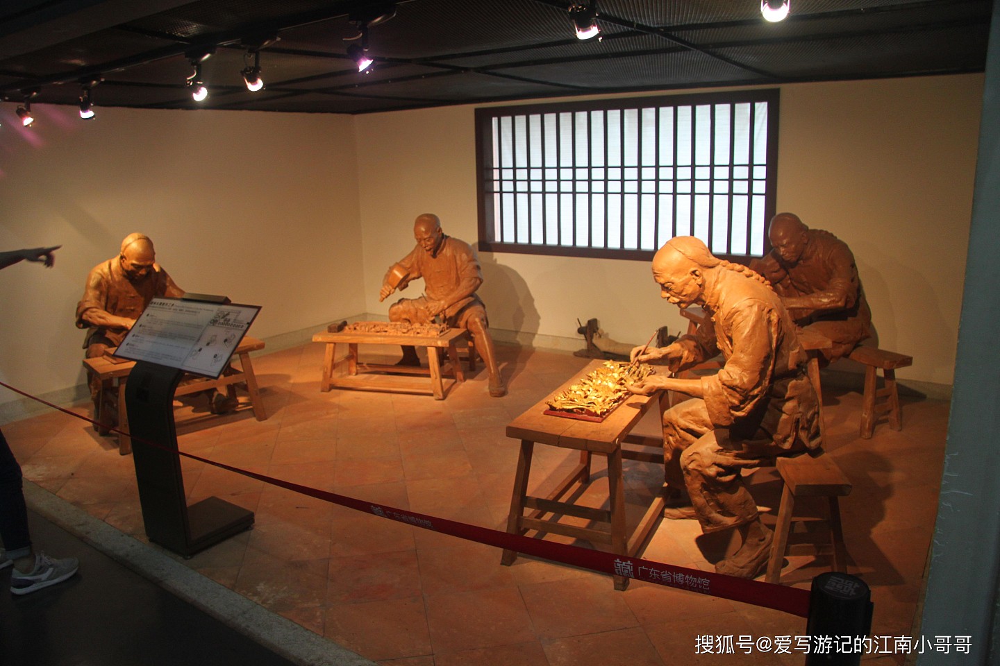 在广博潮州木雕展馆，欣赏木雕制作精湛的工艺技法和丰富的题材 - 4