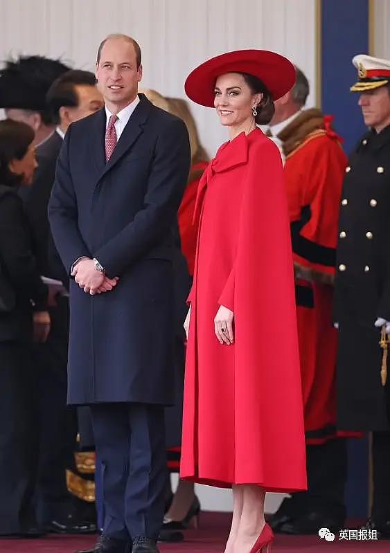 英王室为韩总统办奢华国宴！最抢镜的是凯特王妃的红衣美腿 - 11