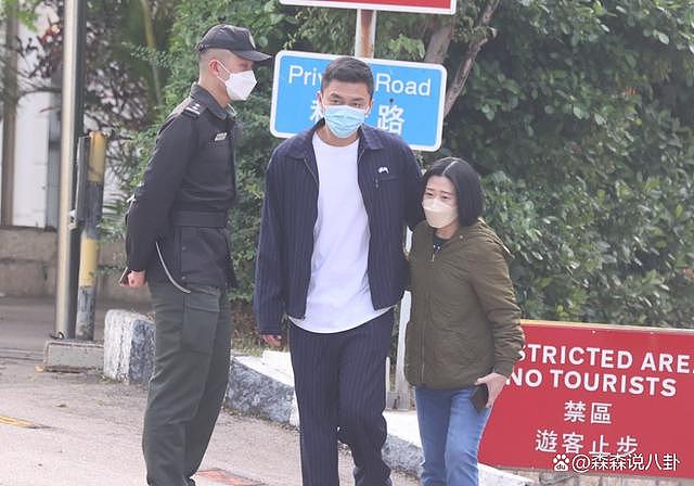 TVB 男星杨明正式出狱，并未嫌弃到场接人 - 2