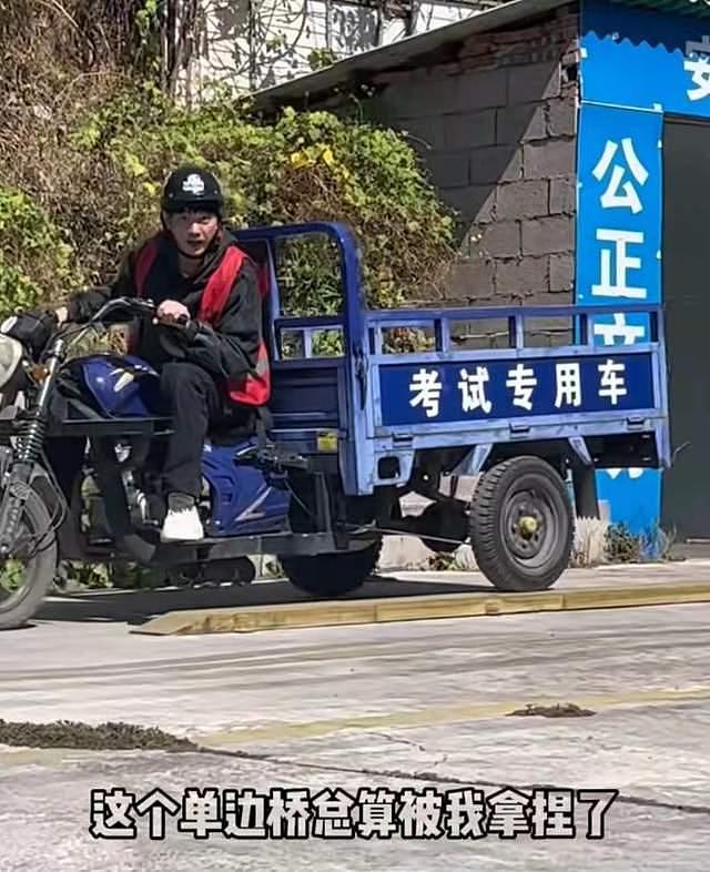 台湾歌手信满分拿三轮车驾照，皮肤黝黑一脸笑练车，疑定居湖南 - 4
