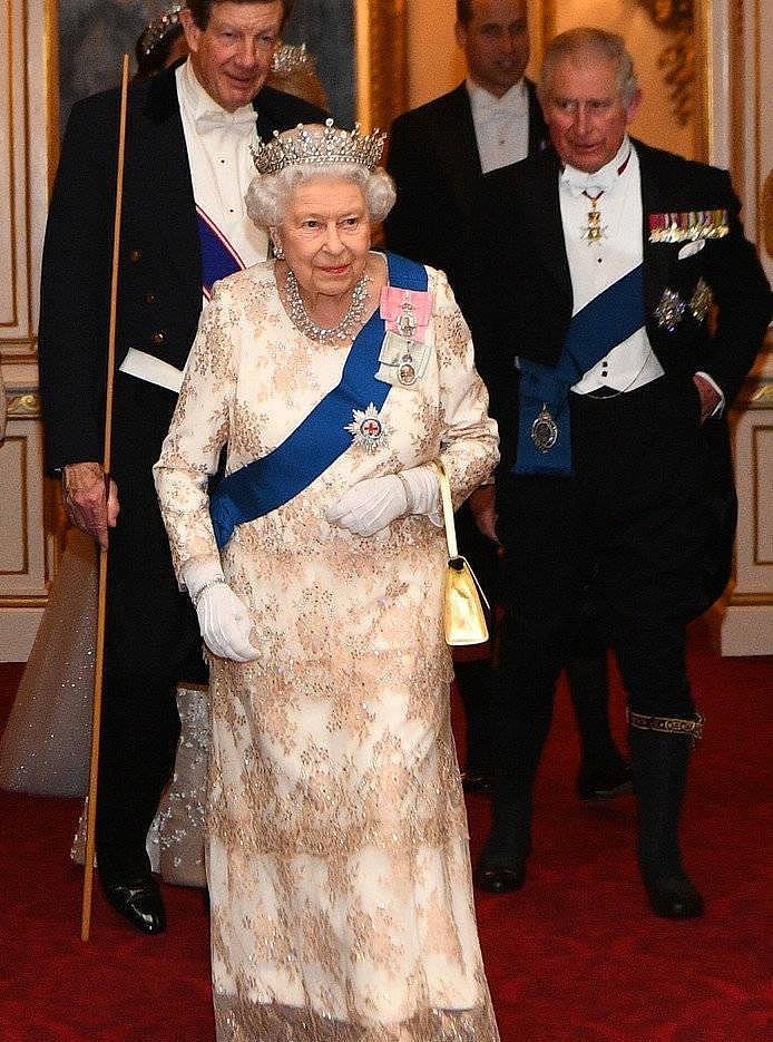 凯特王妃再戴珍珠泪皇冠，换条水晶纱裙更高级，这次美得闪耀全场 - 2