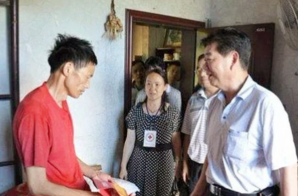 湖南27岁农民工救人牺牲，被救4人趁乱逃离，众人搜寻7天令其跪谢 - 20