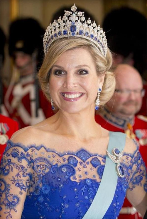 50岁荷兰王后有钱任性：珠宝王冠不重样的戴，奢华程度不输英女王 - 20