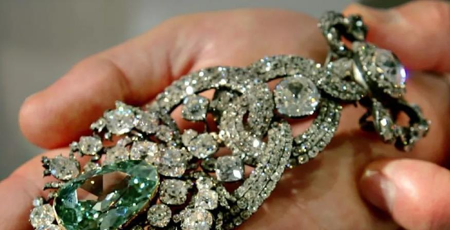 欧洲最大的珍宝馆，珍藏着无数珠宝，还把最大的天然绿钻收入囊中 - 1