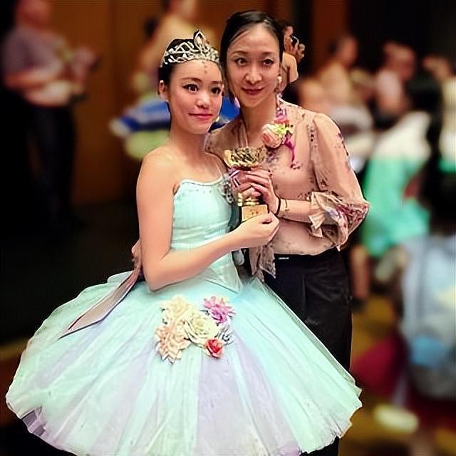 香港富豪刘銮雄女儿获芭蕾舞金奖，获父亲数亿元奖励金支持 - 2